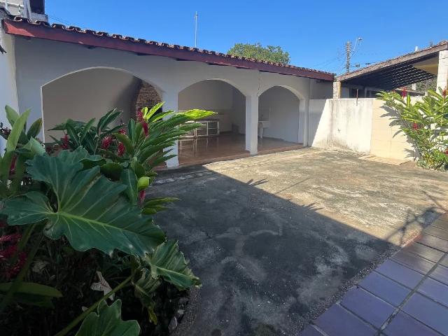 Casa / Sobrado para Locação em Caraguatatuba/SP Centro 3 Quartos