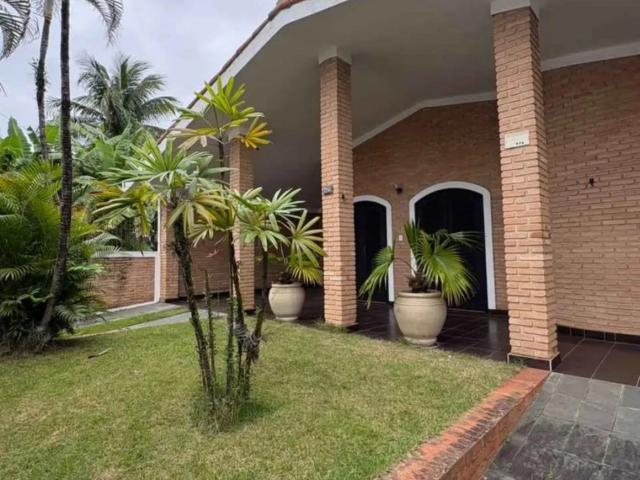 Casa / Sobrado para Locação em Caraguatatuba/SP Indaiá 2 Quartos