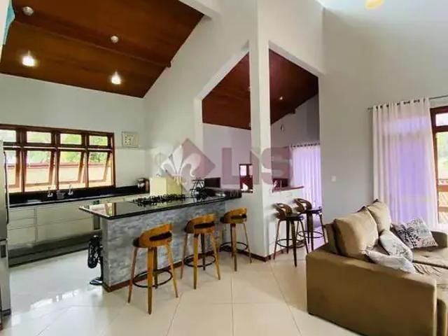 Casa / Sobrado para Locação em Caraguatatuba/SP Indaiá 3 Quartos