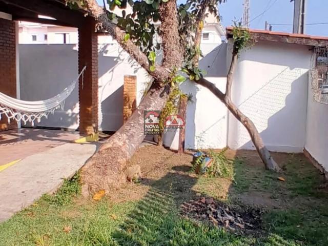 Casa / Sobrado para Locação em Caraguatatuba/SP Jardim Brasil 2 Quartos
