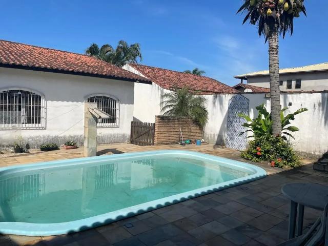 Casa / Sobrado para Locação em Caraguatatuba/SP Jardim Britânia 4 Quartos