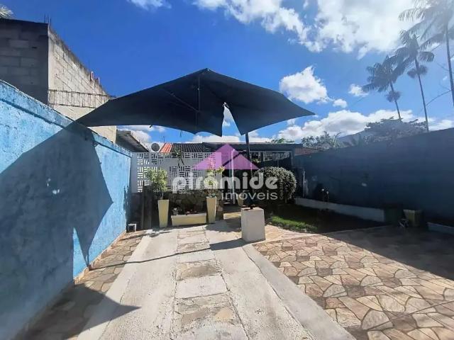 Casa / Sobrado para Locação em Caraguatatuba/SP Jardim das Gaivotas 3 Quartos