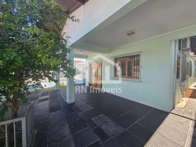 Casa / Sobrado para Locação em Caraguatatuba/SP Jardim Primavera 3 Quartos