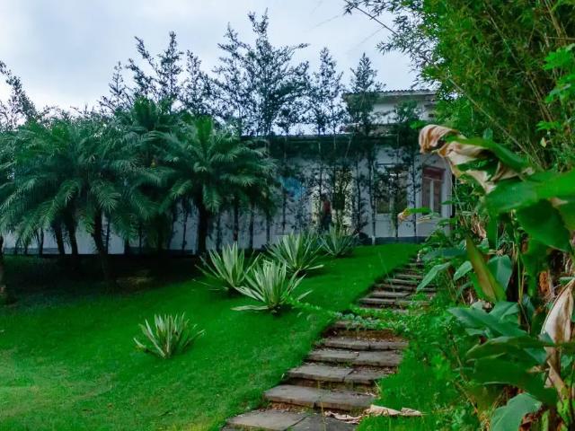 Casa / Sobrado para Locação em Caraguatatuba/SP Loteamento Roteiro do Sol 6 Quartos