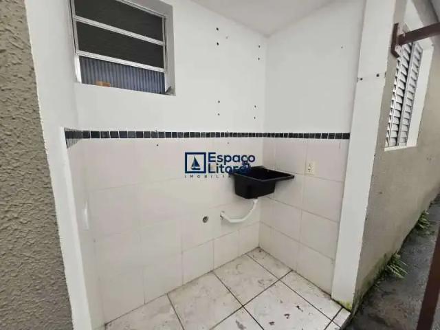 Casa / Sobrado para Locação em Caraguatatuba/SP Poiares 3 Quartos