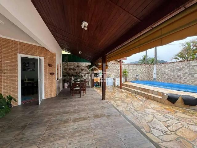 Casa / Sobrado para Locação em Caraguatatuba/SP Poiares 4 Quartos