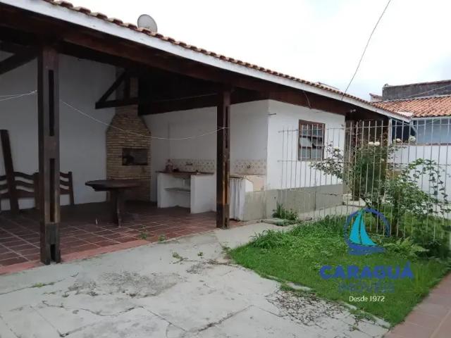 Casa / Sobrado para Locação em Caraguatatuba/SP Praia Aruan 3 Quartos