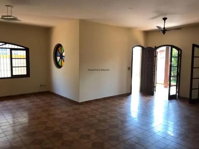 Casa / Sobrado para Locação em Caraguatatuba/SP Praia Aruan 5 Quartos