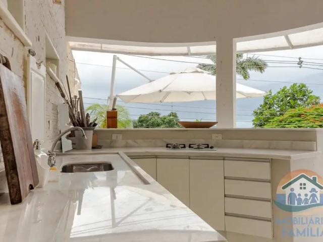 Casa / Sobrado para Locação em Caraguatatuba/SP Praia da Cocanha 6 Quartos