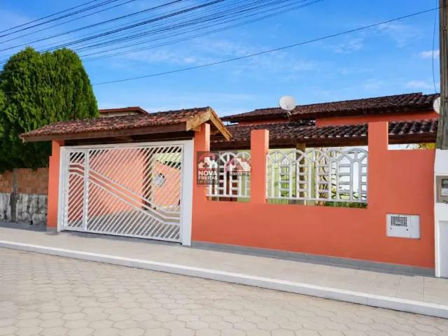 Casa / Sobrado para Locação em Caraguatatuba/SP Praia das Palmeiras 3 Quartos