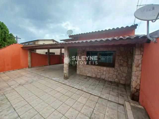 Casa / Sobrado para Locação em Caraguatatuba/SP Praia das Palmeiras 3 Quartos