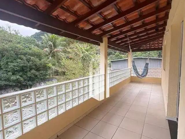 Casa / Sobrado para Locação em Caraguatatuba/SP Sumaré 4 Quartos