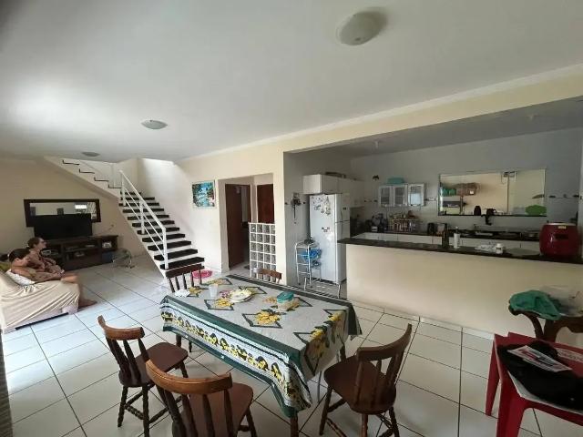 Casa / Sobrado para Locação em Caraguatatuba/SP Sumaré 4 Quartos