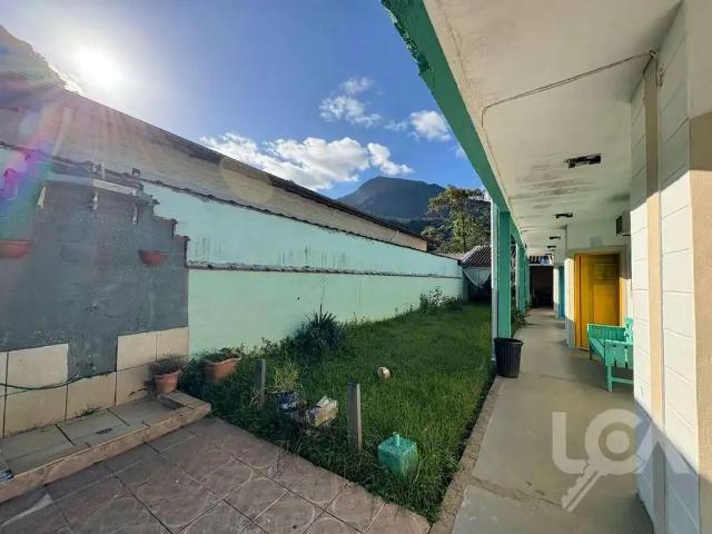 Casa / Sobrado para Locação em Caraguatatuba/SP Verde Mar 6 Quartos