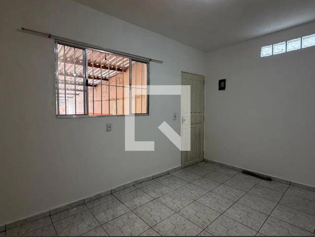 Casa / Sobrado para Locação em Carapicuíba/SP Chácara das Flores 1 Quartos