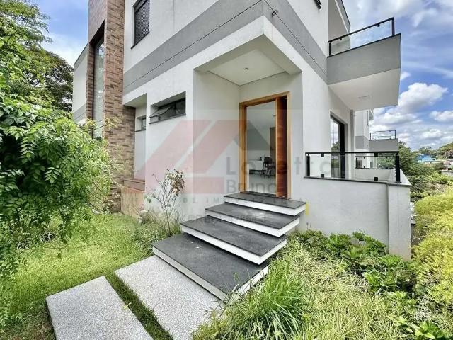 Casa / Sobrado para Locação em Carapicuíba/SP Chácara do Refúgio 3 Quartos