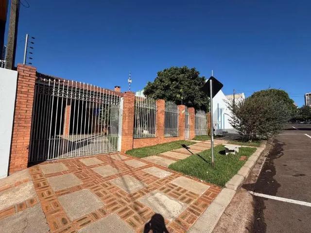 Casa / Sobrado para Locação em Cascavel/PR Centro 4 Quartos