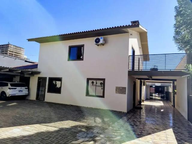 Casa / Sobrado para Locação em Cascavel/PR Centro 6 Quartos