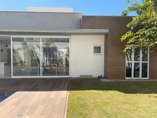 Casa / Sobrado para Locação em Cuiabá/MT Condomínio Residencial Florais dos Lagos 5 Quartos