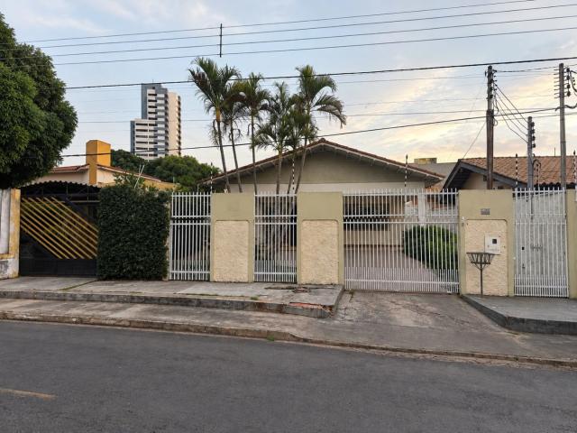 Casa / Sobrado para Locação em Cuiabá/MT Cidade Alta 4 Quartos
