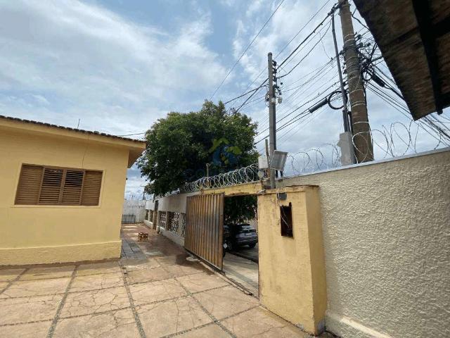 Casa / Sobrado para Locação em Cuiabá/MT Lixeira 4 Quartos