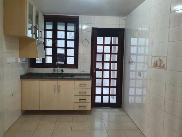 Casa / Sobrado para Locação em Curitiba/PR Tarumã 4 Quartos