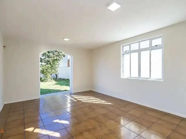 Casa / Sobrado para Locação em Curitiba/PR Tarumã 3 Quartos