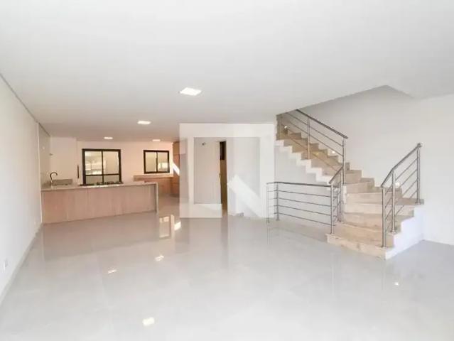 Casa / Sobrado para Locação em Curitiba/PR Tingui 3 Quartos