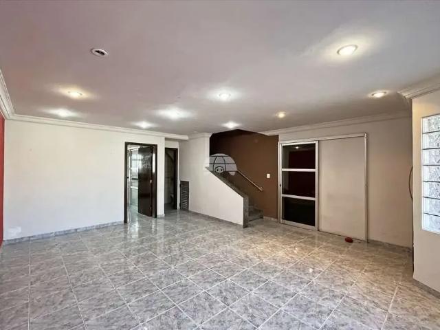Casa / Sobrado para Locação em Curitiba/PR Uberaba 3 Quartos