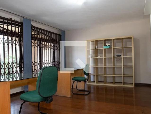 Casa / Sobrado para Locação em Curitiba/PR Uberaba 9 Quartos