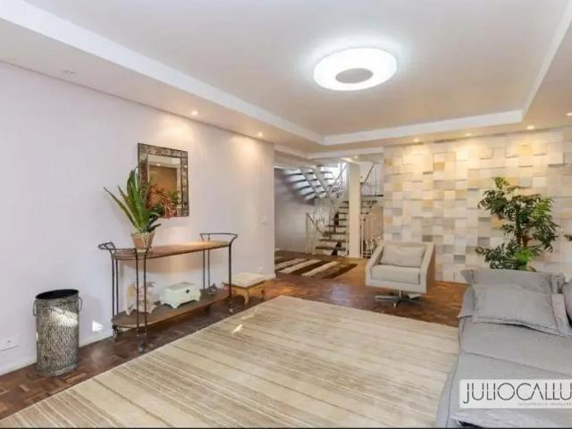 Casa / Sobrado para Locação em Curitiba/PR Vista Alegre 4 Quartos