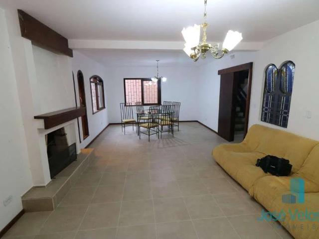 Casa / Sobrado para Locação em Curitiba/PR Vista Alegre 5 Quartos