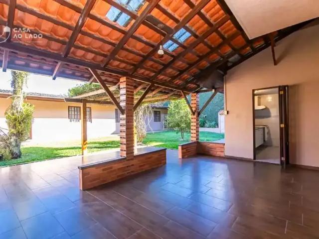 Casa / Sobrado para Locação em Curitiba/PR Xaxim 6 Quartos