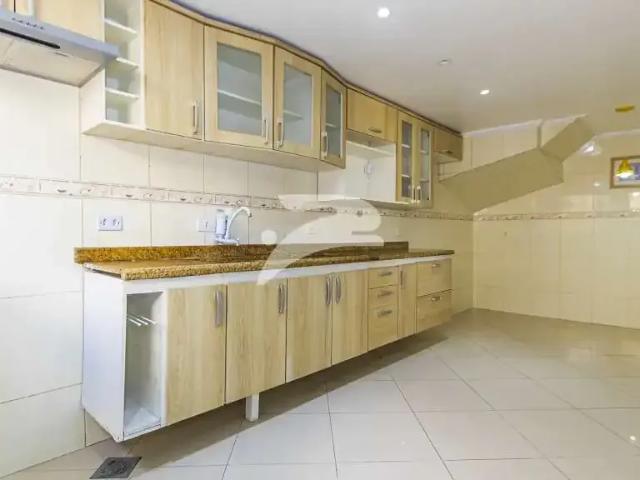 Casa / Sobrado para Locação em Curitiba/PR Xaxim 3 Quartos