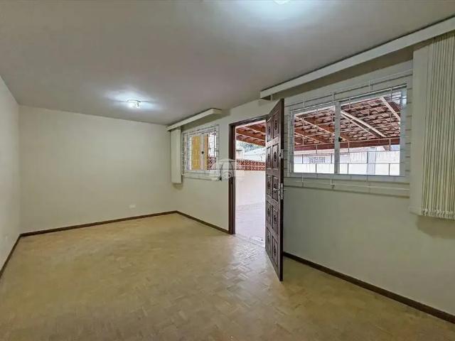 Casa / Sobrado para Locação em Curitiba/PR Xaxim 3 Quartos