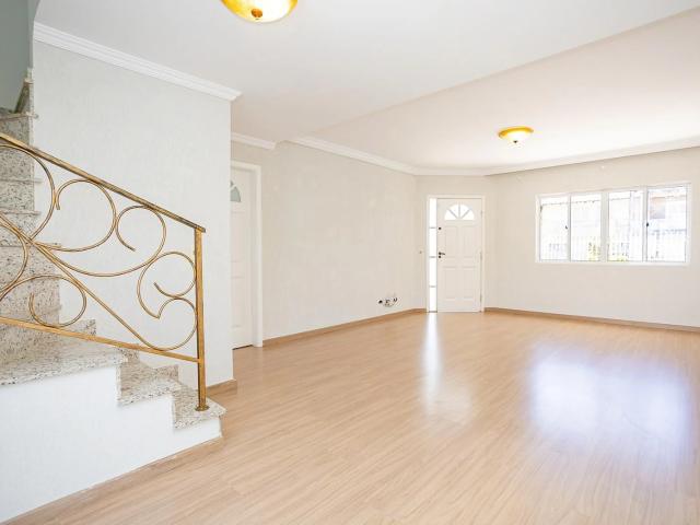 Casa / Sobrado para Locação em Curitiba/PR Xaxim 3 Quartos