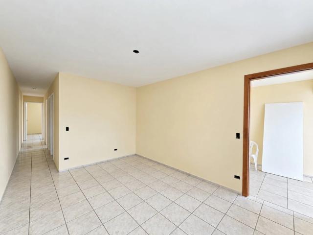Casa / Sobrado para Locação em Curitiba/PR Xaxim 3 Quartos