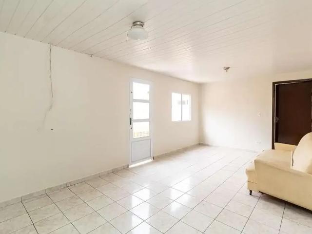 Casa / Sobrado para Locação em Curitiba/PR Xaxim 3 Quartos