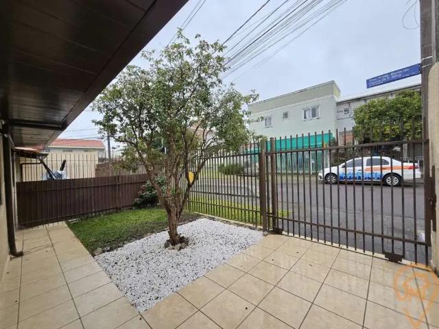 Casa / Sobrado para Locação em Curitiba/PR Alto Boqueirão 2 Quartos