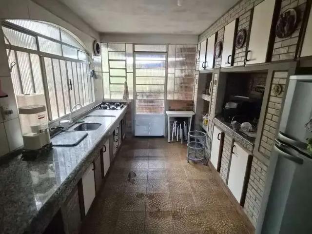 Casa / Sobrado para Locação em Curitiba/PR Alto Boqueirão 2 Quartos