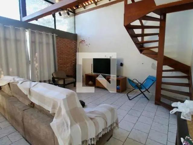 Casa / Sobrado para Locação em Curitiba/PR Barreirinha 5 Quartos