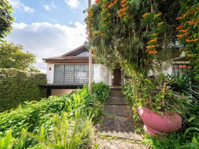 Casa / Sobrado para Locação em Curitiba/PR Boa Vista 5 Quartos