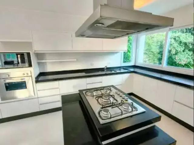 Casa / Sobrado para Locação em Curitiba/PR Campo Comprido 5 Quartos