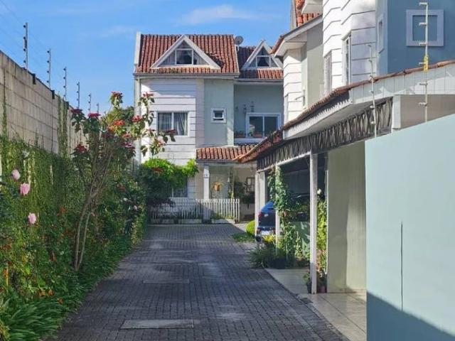 Casa / Sobrado para Locação em Curitiba/PR Campo Comprido 3 Quartos