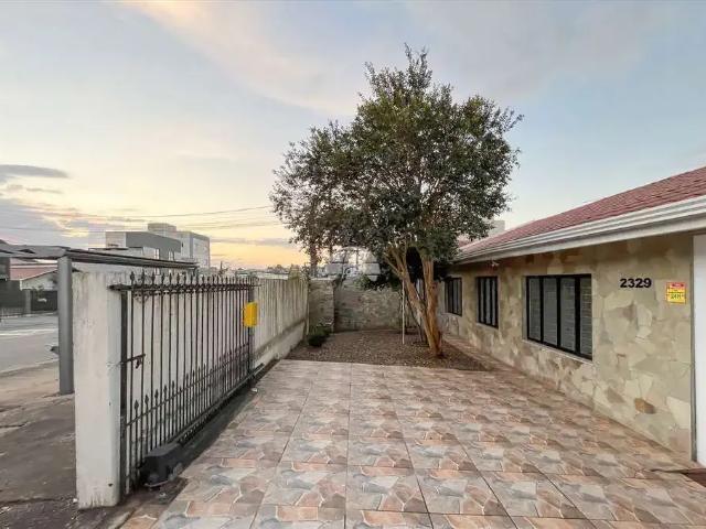 Casa / Sobrado para Locação em Curitiba/PR Cajuru 3 Quartos