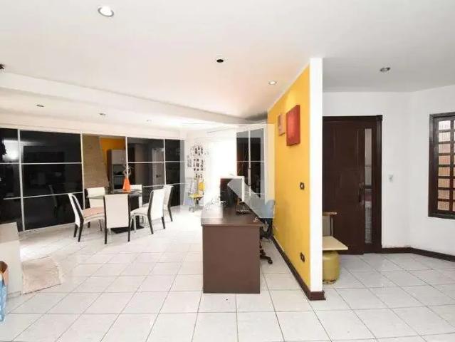 Casa / Sobrado para Locação em Curitiba/PR Cajuru 5 Quartos