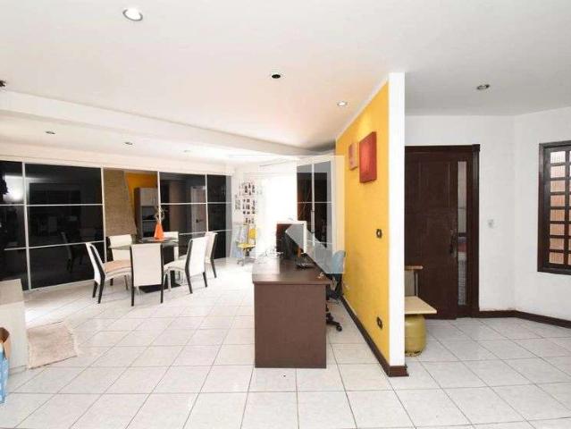 Casa / Sobrado para Locação em Curitiba/PR Cajuru 5 Quartos