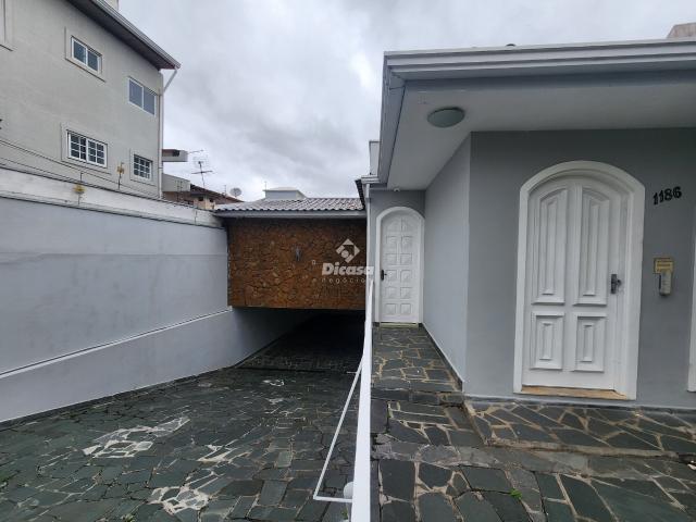 Casa / Sobrado para Locação em Curitiba/PR Guabirotuba 3 Quartos