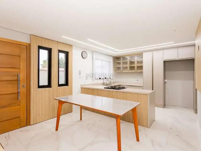 Casa / Sobrado para Locação em Curitiba/PR Guabirotuba 3 Quartos