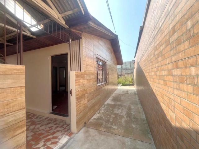 Casa / Sobrado para Locação em Curitiba/PR Guaíra 2 Quartos